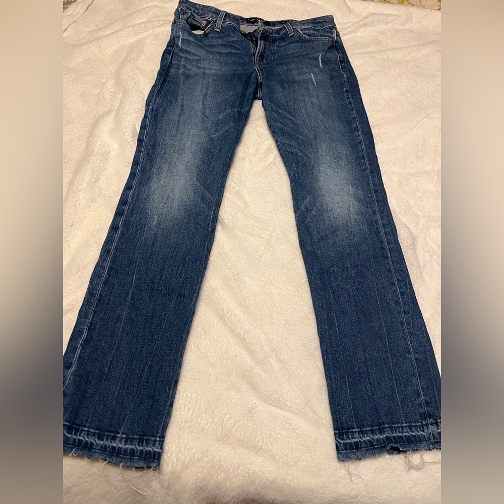 Lucky brand straight jeans. 90s fashion. The absolute cutest fit.